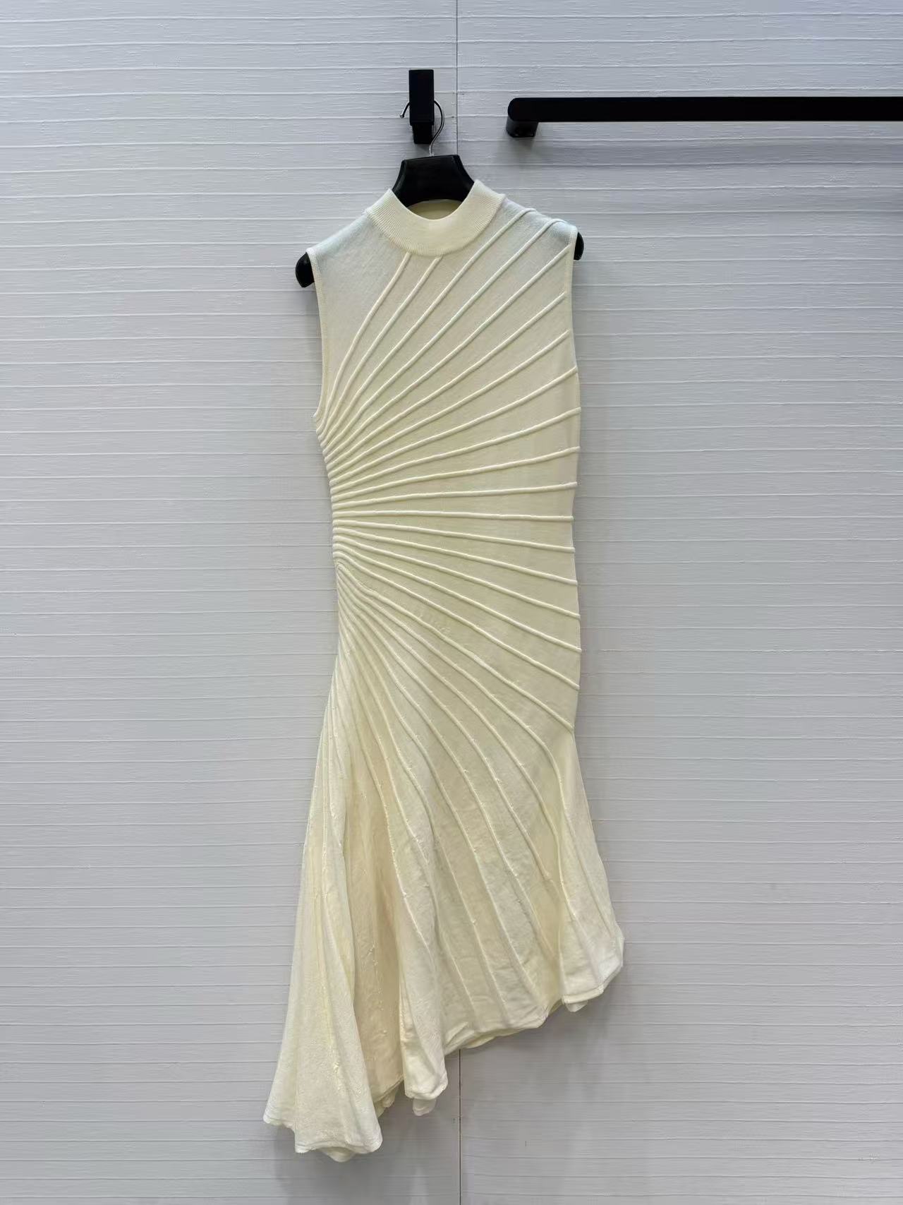 Women Formal Party Wear Dress - 솔리드 컬러의 시원하고 세련된 불규칙 플리츠