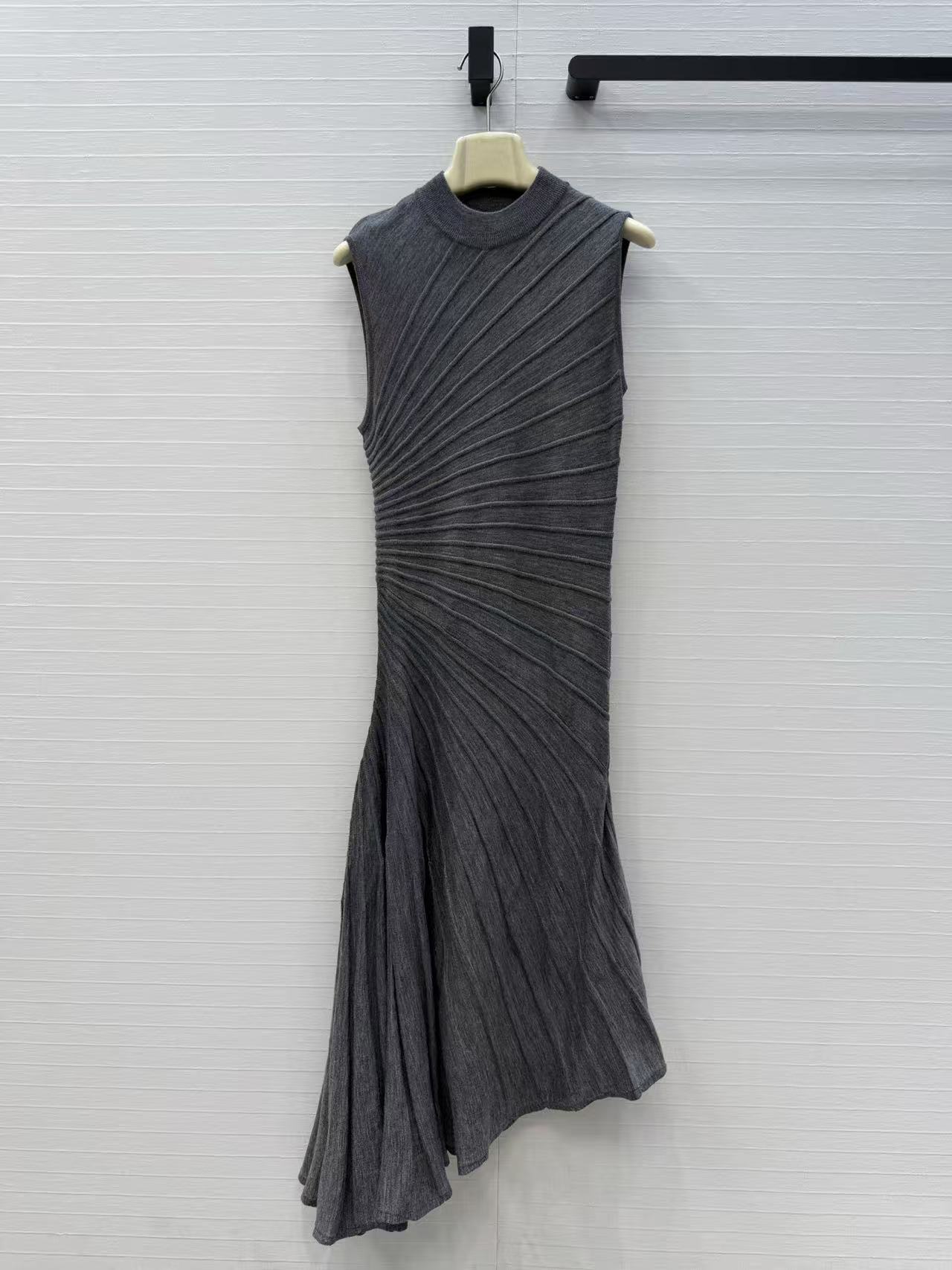 솔리드 컬러의 시원하고 세련된 불규칙 플리츠 디자인의  - Women Formal Party Wear Dress 리뷰 및 가격