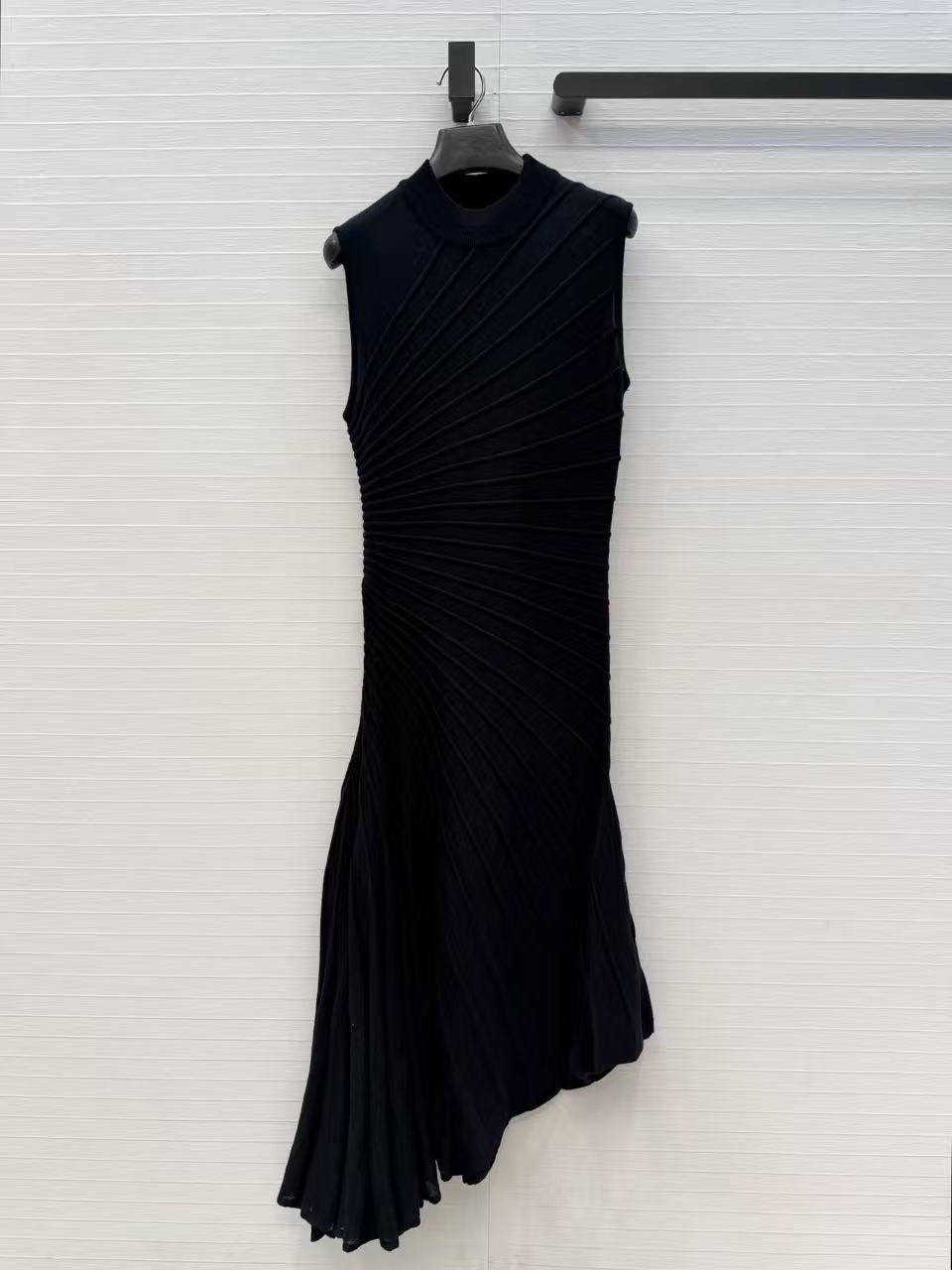 솔리드 컬러의 시원하고 세련된 불규칙 플리츠 디자인의  - Women Formal Party Wear Dress 리뷰 및 가격